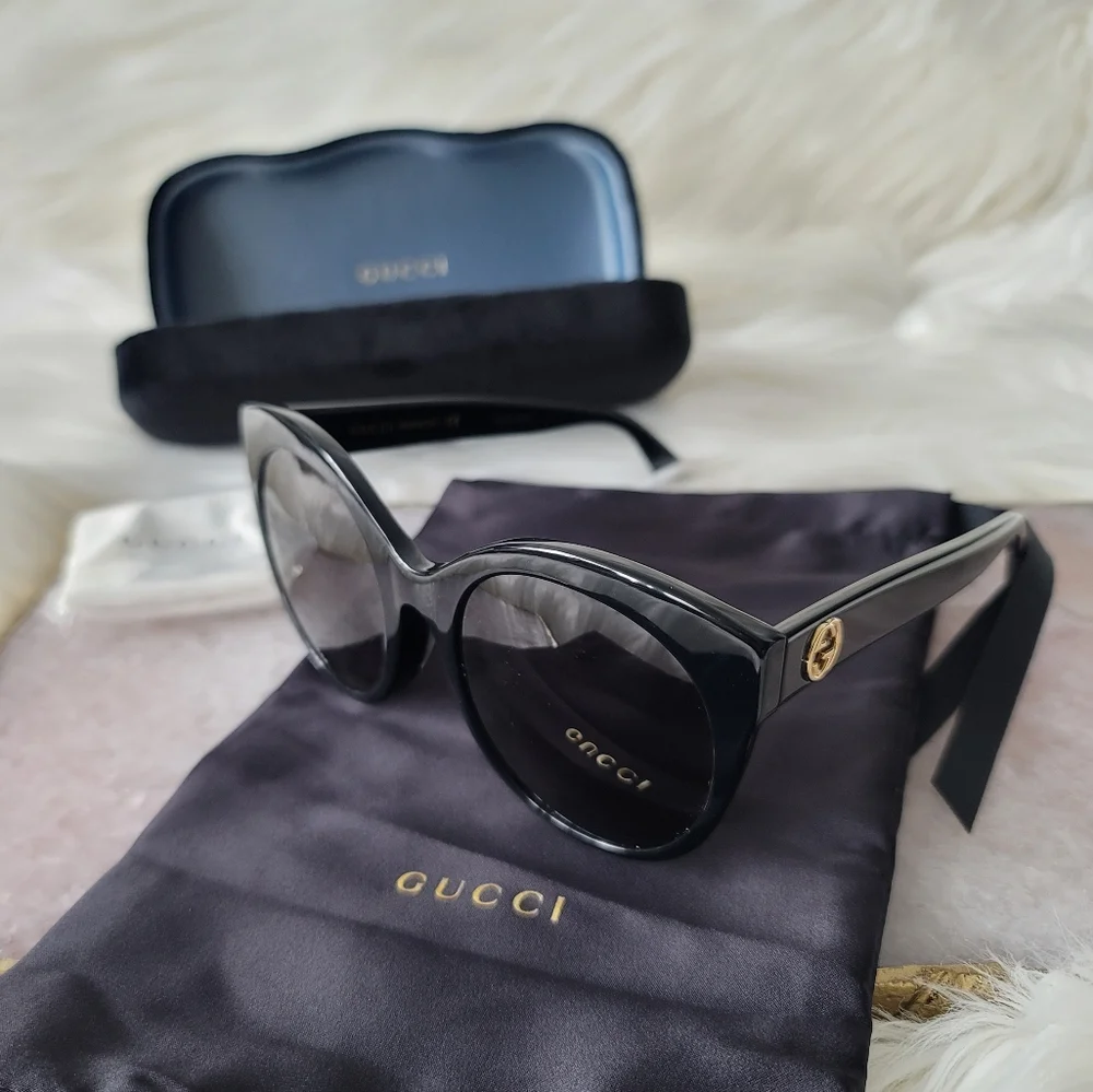 NEW Large Gucci Sunglasses with Gold Logo and Case - Picture 1 of 14